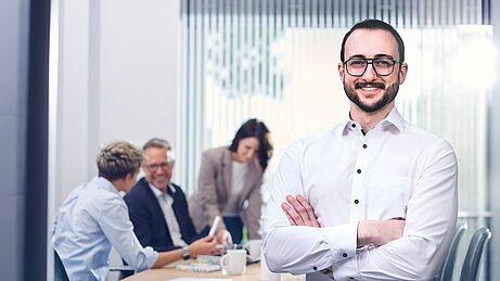 ibo Berater beim Meeting mit Kunden zu Organisationsthemen und Business-Analysen